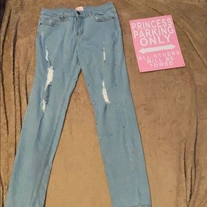 Pearl & Stud Light Wash Jeans 👖.